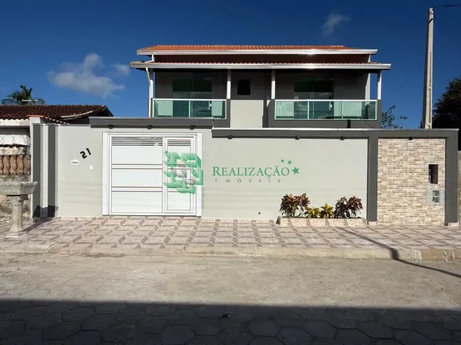 sobrado em Mongaguá, com piscina e 3 dormitórios