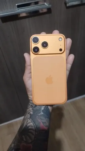 iphone 11 na carcaça do 17