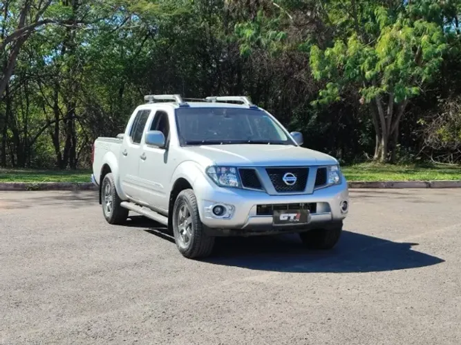 Nissan Frontier SV AT. CD 4X4 2.5 TB Dies. Aut. 2015