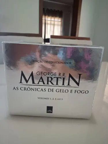 Box de livros "As Crônicas de Gelo e Fogo"