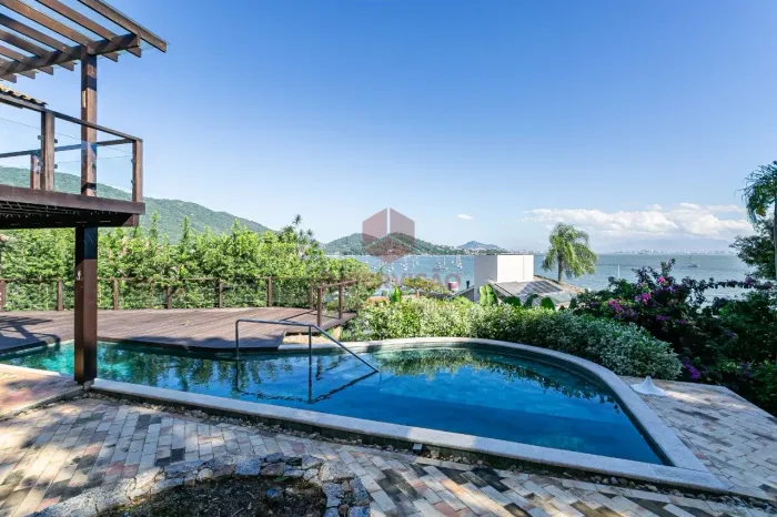 Casa à venda no bairro Santo Antônio de Lisboa em Florianópolis/SC