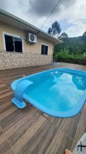 Casa à Venda em São José-SC, Bairro Bela Vista: 2 Quartos, 2 Salas, 1 Banheiro, 4 Vagas de
