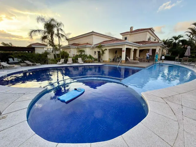 Sobrado à venda, 3 quartos, 1 suíte, 2 vagas, Condomínio Villas Resort - Xangri-Lá/RS