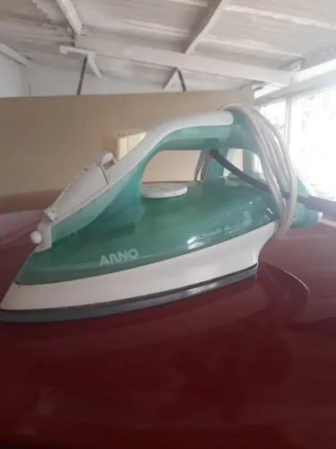 Ferro de passar roupa Arno