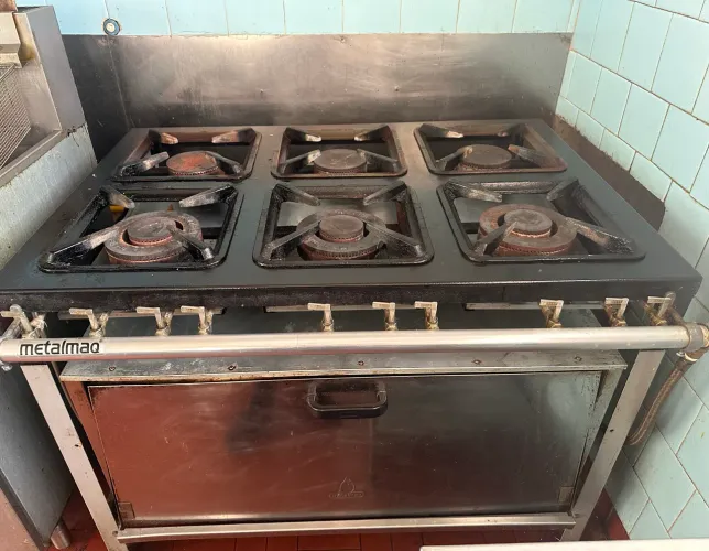 Fogão industrial Metalmaq 06 bocas com forno
