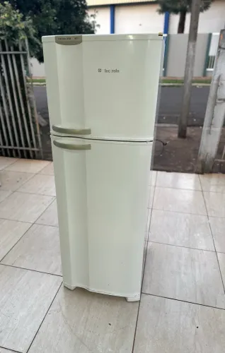 Geladeira Electrolux DF38 Frost Free