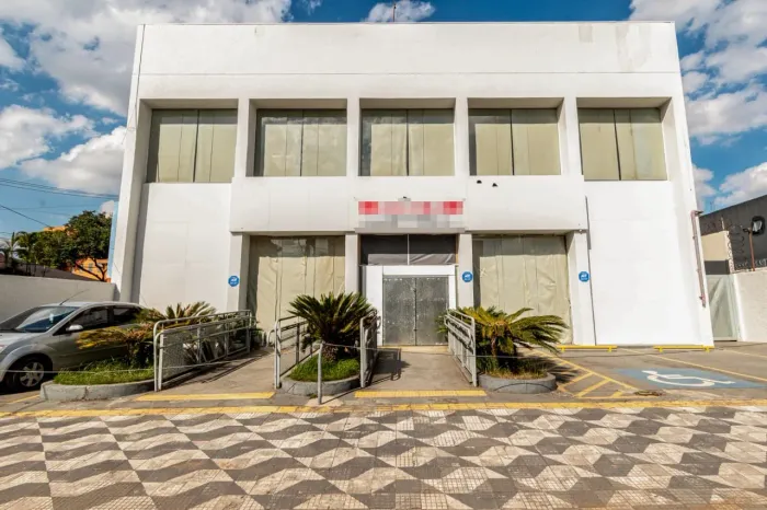 Loja na Avenida de Pinedo, 289 750 m²