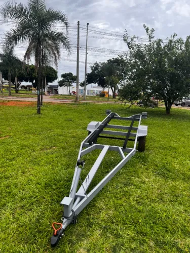 Carreta para Embarcação até 5 Metros com Acabamento Premium