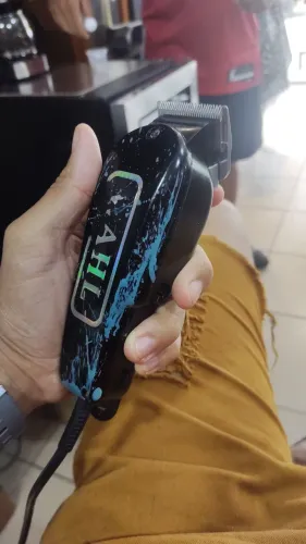 Máquina Whal Magic Clip com fio.