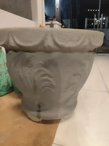 Dois Vasos Grandes por 100,00 pra desapegar