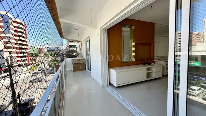 Apartamento amplo com 4 quartos para aluguel na Ponta Verde