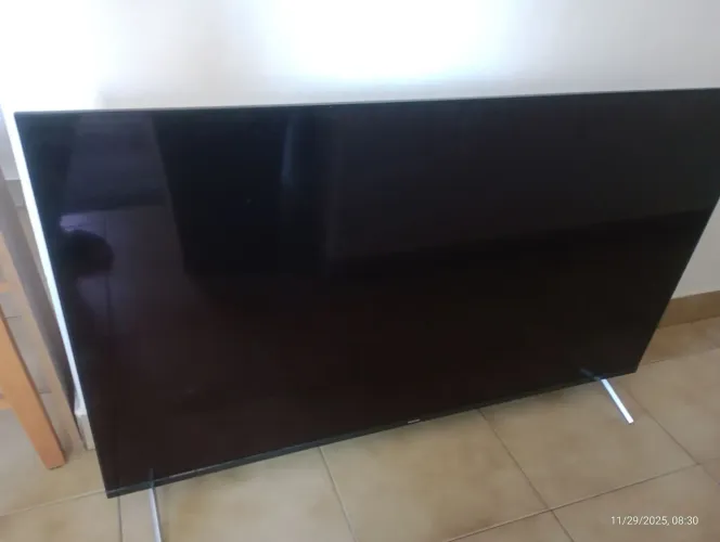 TV Philips 55', com defeito na tela.