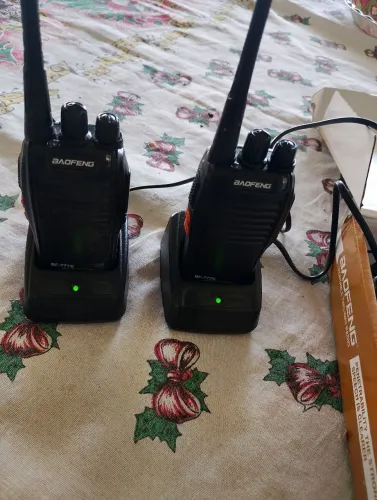 Rádio comunicado ..na caixa nunca usado..duas unidades