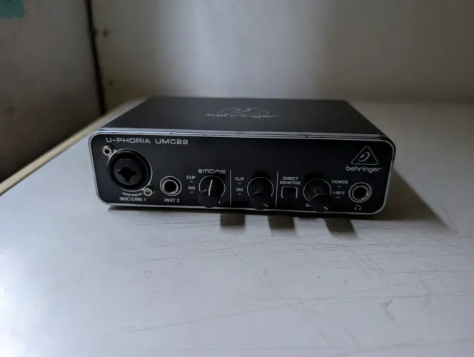 Behringer UMC22 Original - Interface de Áudio USB