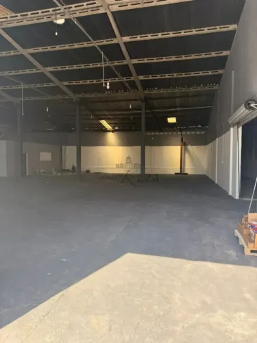 Lindo Galpão 900m² - ideal para estoques, movelaria, oficinas, serralheria, demais ramos c