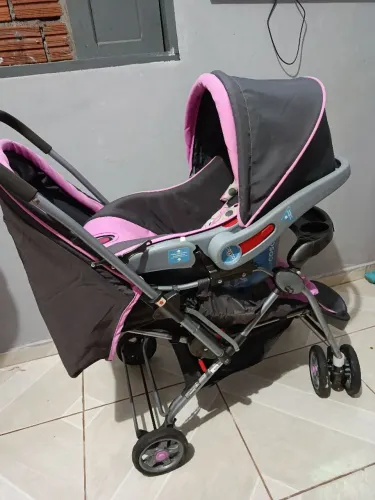 Carrinho e bebe conforto