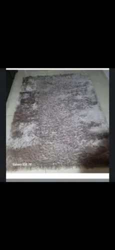 Vendo tapete com pelo alto e macio