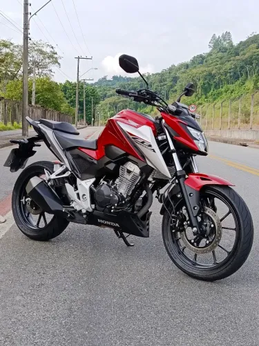 Honda CB300F Twister 2026