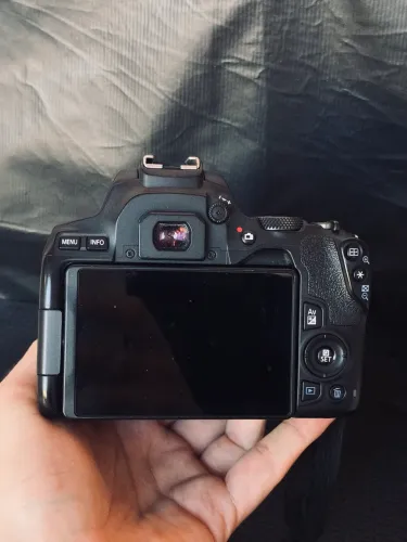 CAMERA CANON SL3