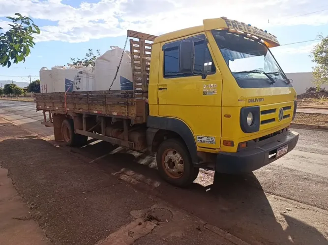 Caminhão delivery 8-150