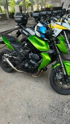 Z750 toda revisada, km baixo, só pegar e andar, aceito troca em carro de meu interesse 