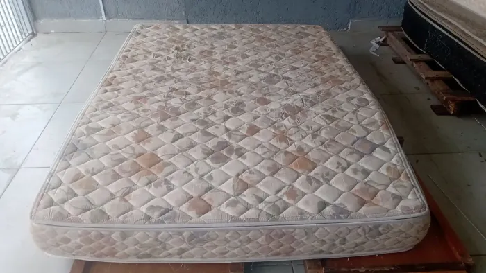 Colchão de casal de espuma usado 