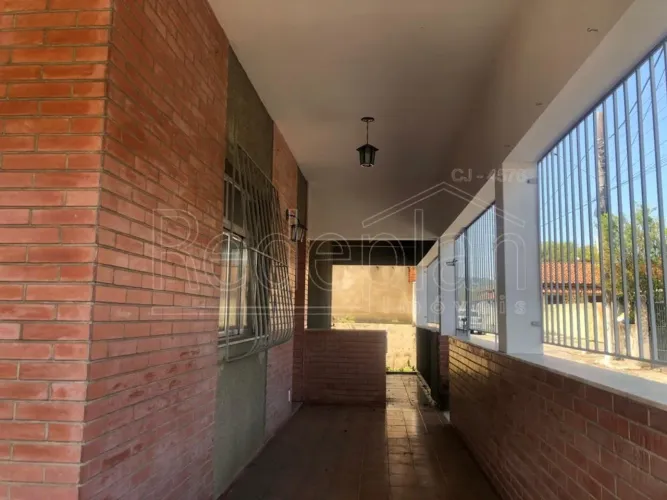 Casa linear no Centro de Quatis