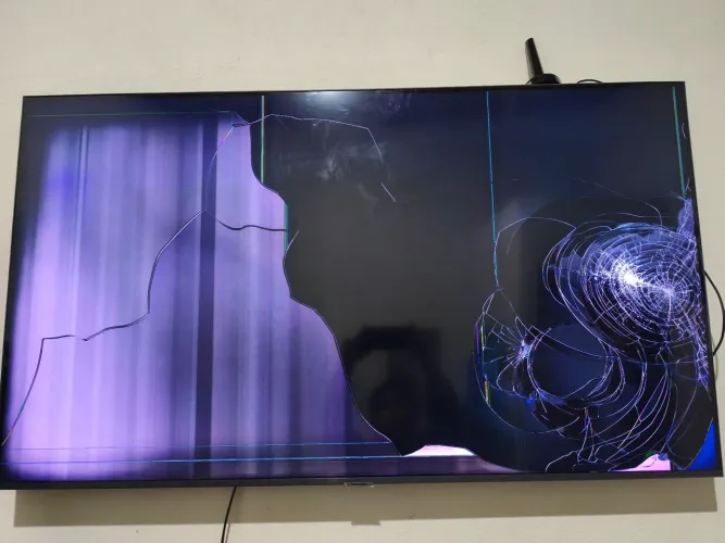 Duas TV 50polega para consertos, novas. Somente a tela quebrou
