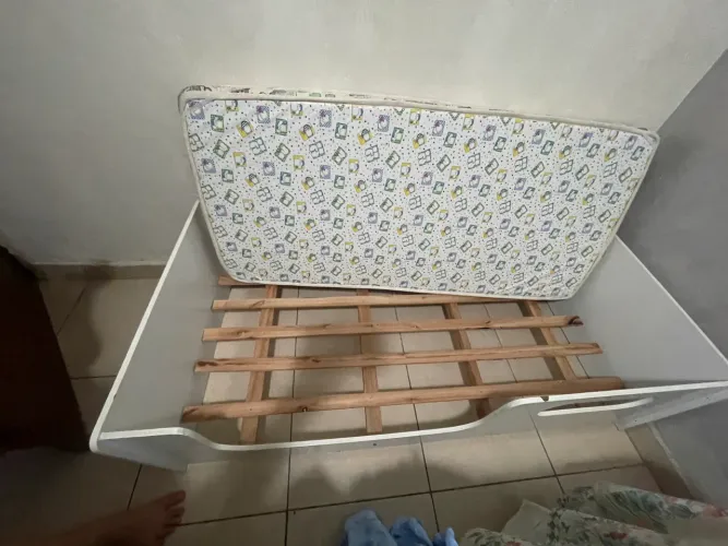 Cama montessoriama com colchão