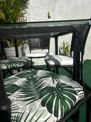 Mesa com cadeiras para área externa