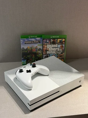 Xbox One S Branco + Controle + GTA V + Minecraft