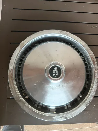 Calota dodge polara usada com marcas