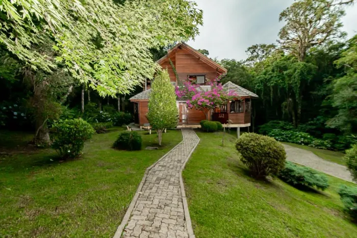 Casa 05 Dorm. - Bairro Vale do Bosque