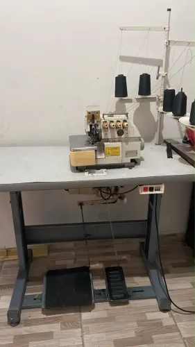 Máquina de costura interlock e Goleira