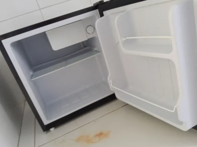 Frigobar 52 litros perfeito estado muito novo 