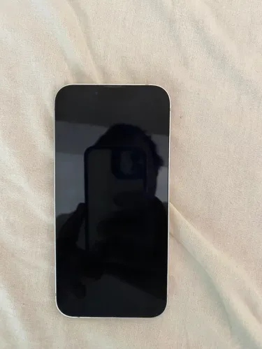 iPhone 13, 84% de bateria com caixa