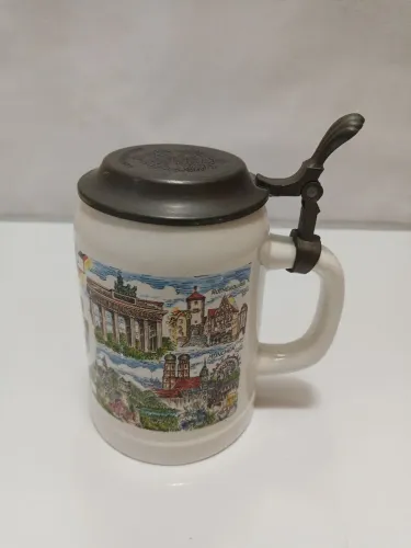 Caneca de cerâmica alemã com tampa de estanho 