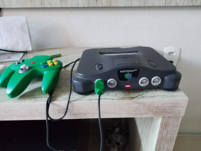 Nintendo 64 com Controle