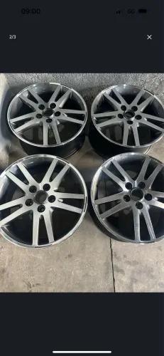Rodas 17 5x114 serve nos seguintes carros