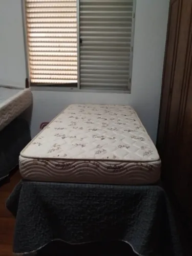 Cama de Solteiro base box Orthocrin com colchão de espuma da marca Mercure Densidade 33.