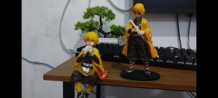 .Combo 2 Action Figures Zenitsu (Demon Slayer) - Desapego.