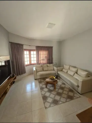 Oportunidade - Casa - Loteamento Ana Quirina - Pindamonhangaba - 3 Dormitórios - 168m².
