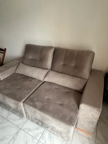 Sofá retrátil com menos de 1 mês de uso