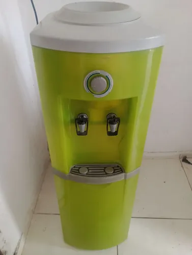 Vende-se um gelagua de torre Esmaltec.