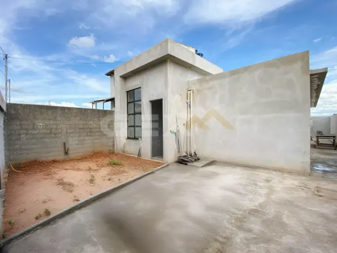 Casa em Construção à Venda no Bairro Belvedere em Divinópolis/MG.