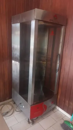 VENDO MÁQUINA DE ASSAR FRANGO GIRATÓRIO 8 GRELHAS