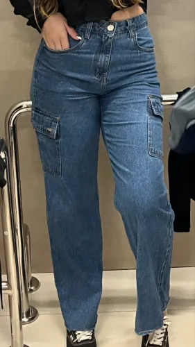 Calça cargo jeans escura