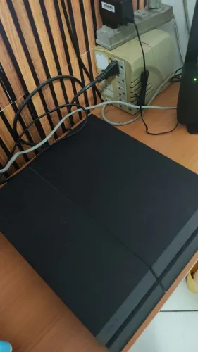 Playstation 4 FAT primeira edição grande.