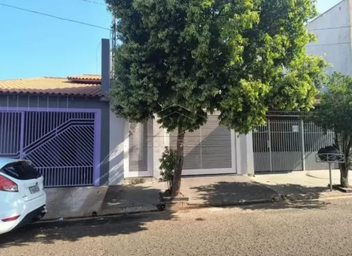 Linda casa assobradada no JARDIM DONA LILI!