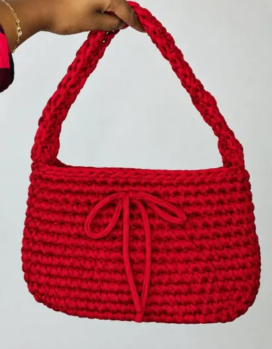 Vende-se bolsas de crochê